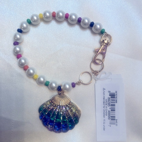 Betsey Johnson Gold Tone & Faux Pearl Betsey’s Beach Bracelet Seashell Charm NWT - Picture 3 of 12